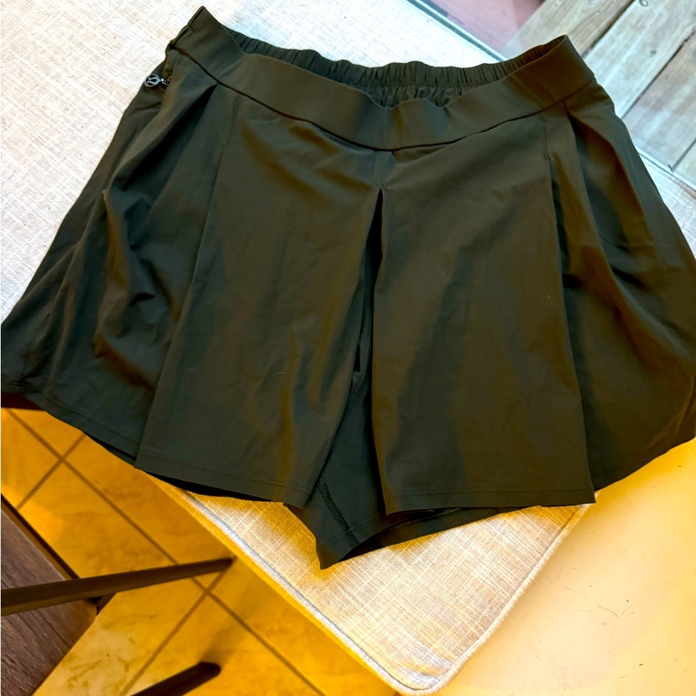 Lululemon skirt/shorts. Skort size medium